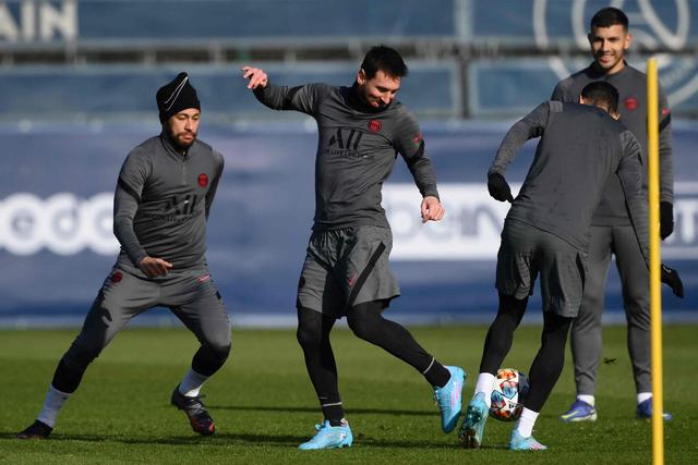 东契奇45+11+13库里空砍26+10 独行侠力克勇士