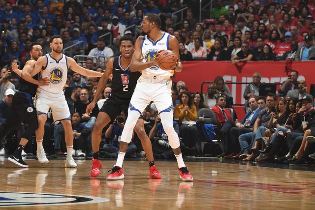 约基奇26+16掘金险胜76人 篮网险胜火箭止连败